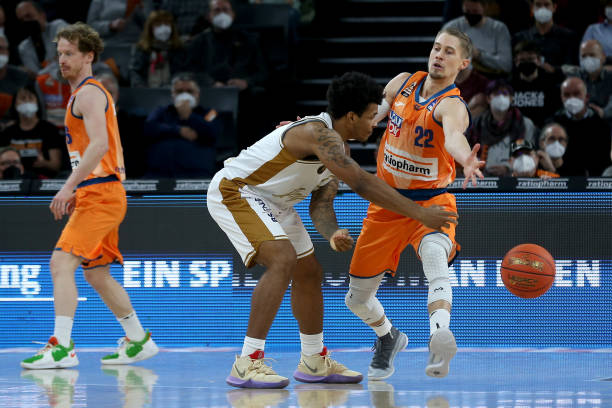 动他交出职 动他交出职