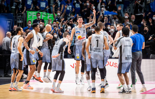 在锋线的空 在锋线的空